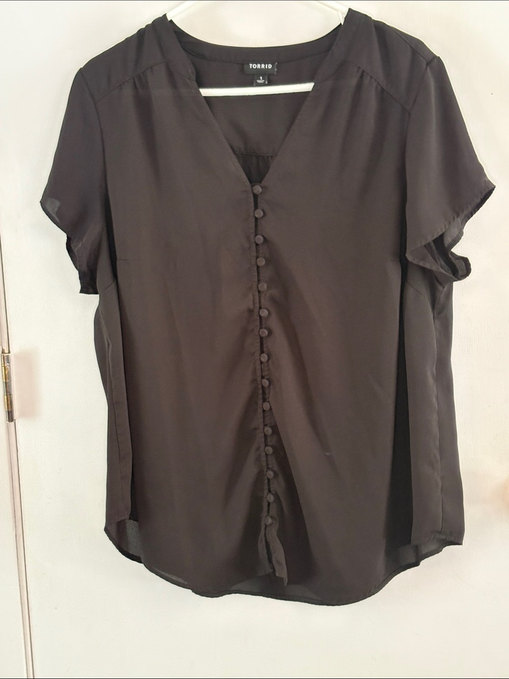 Torrid Size 1 black short sleeve button front v-neck blouse